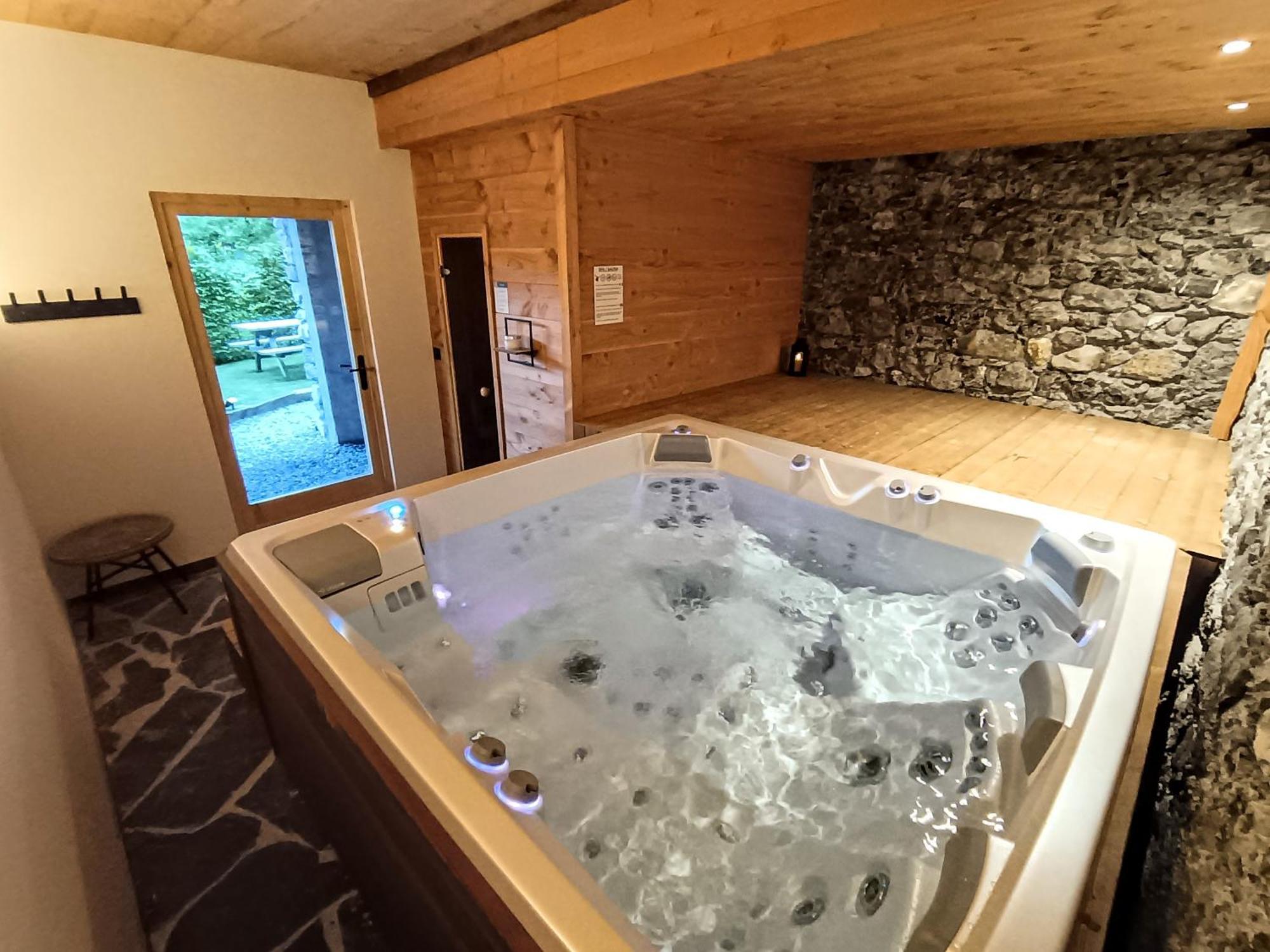 Chez Lucienne, Jacuzzi Et Sauna ซาโมอ็องส์ ภายนอก รูปภาพ