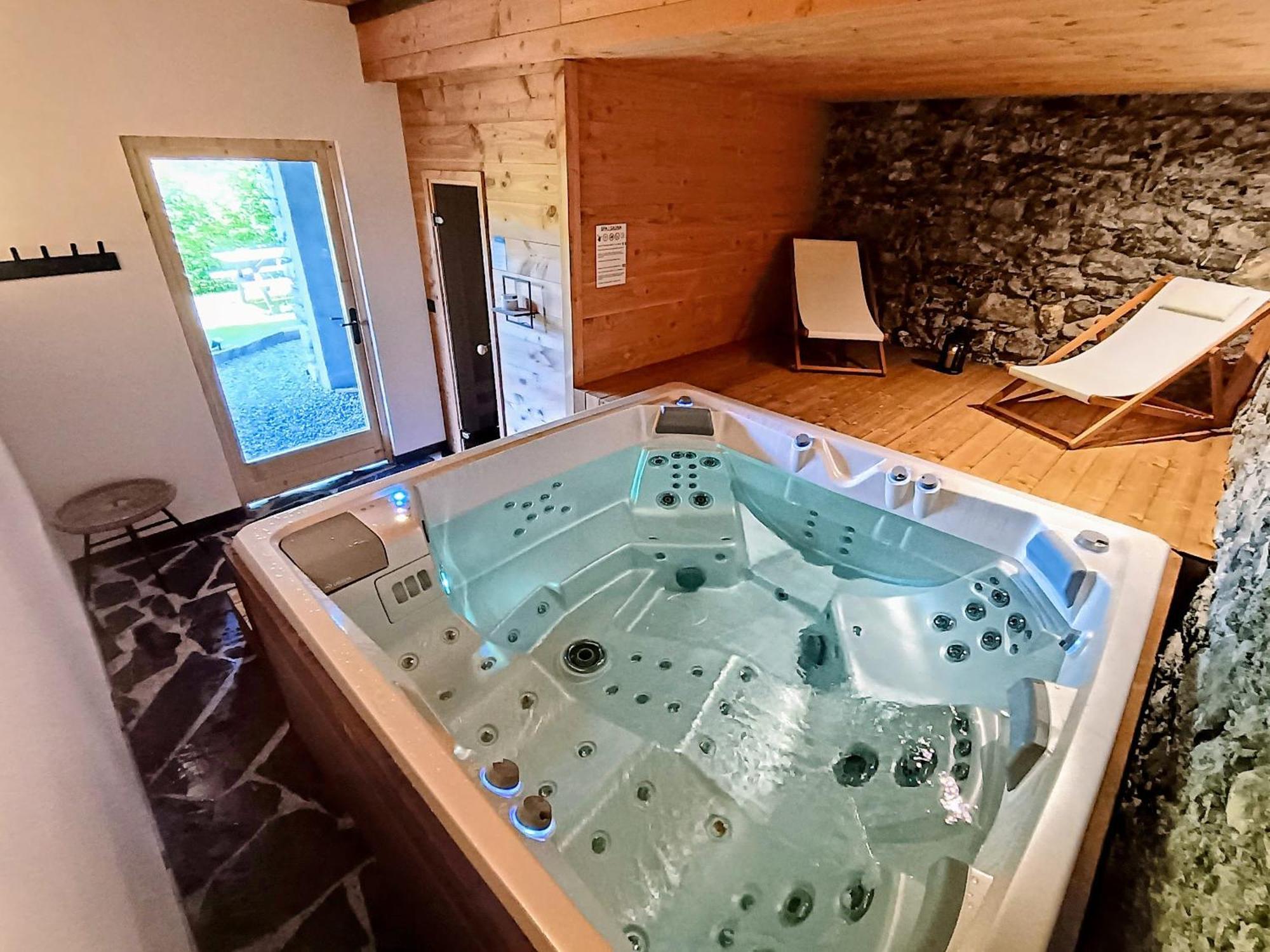 Chez Lucienne, Jacuzzi Et Sauna ซาโมอ็องส์ ภายนอก รูปภาพ
